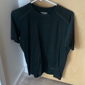Used Men’s Arc’teryx tee
